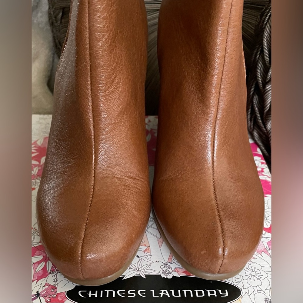 Gorgeous Chinese Laundry Nappa Leather Booties! - Picture 8 of 9